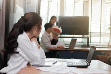 Làm việc công tâm, ái tình dứt khoát