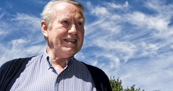 ÔNG CHUCK FEENEY…